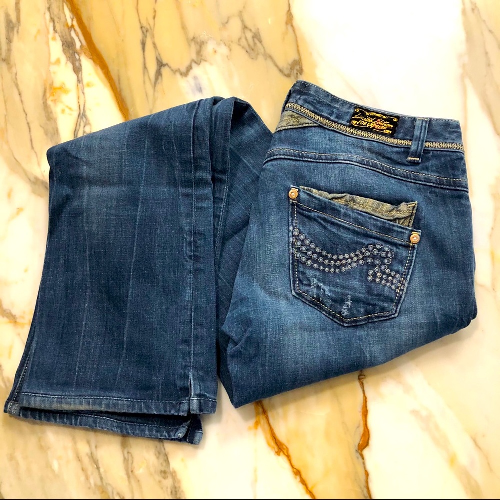 Gold details on dark wash jean